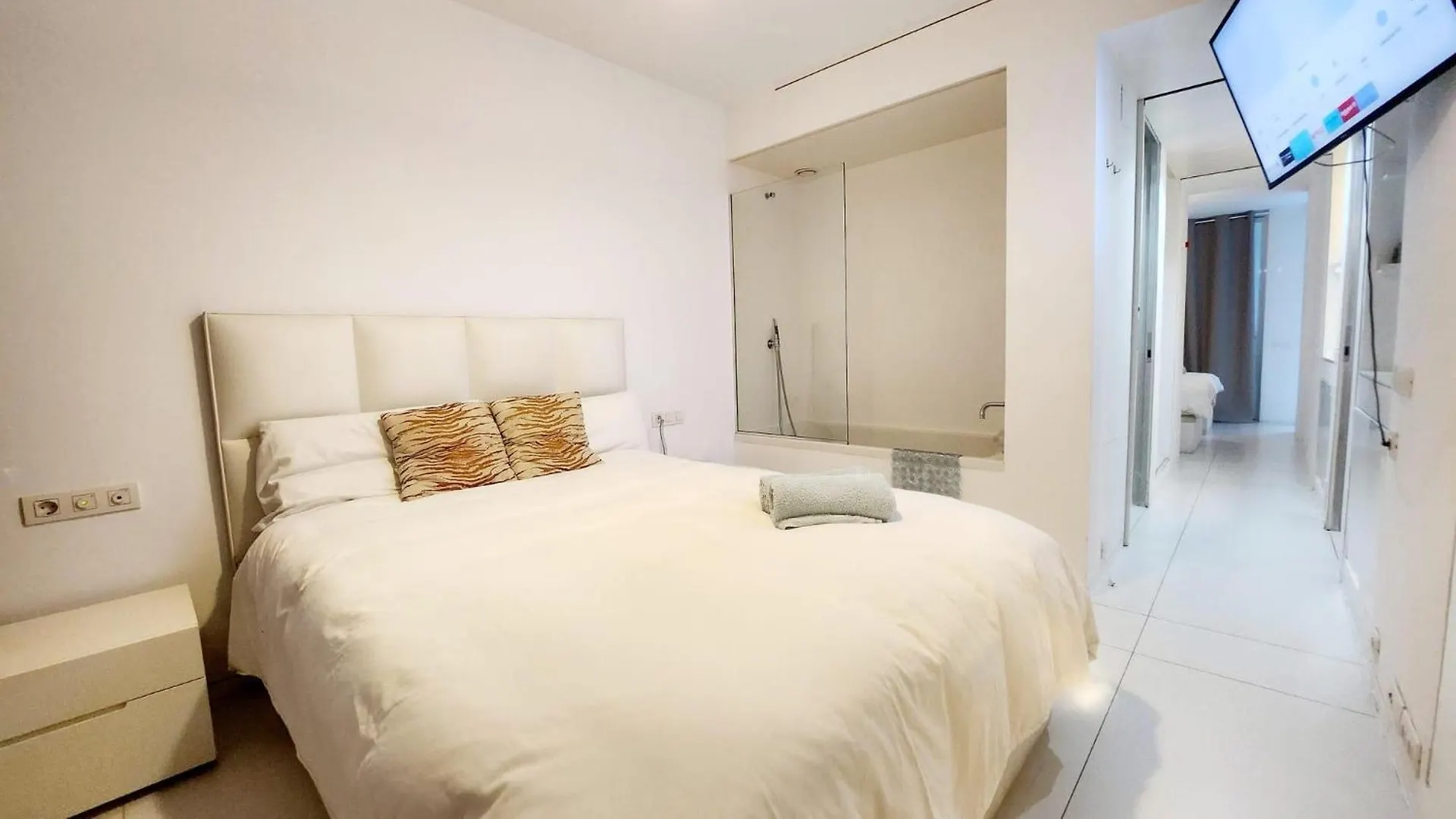 Ibiza - Apartment - Sleeps 4 - Parking - Pool